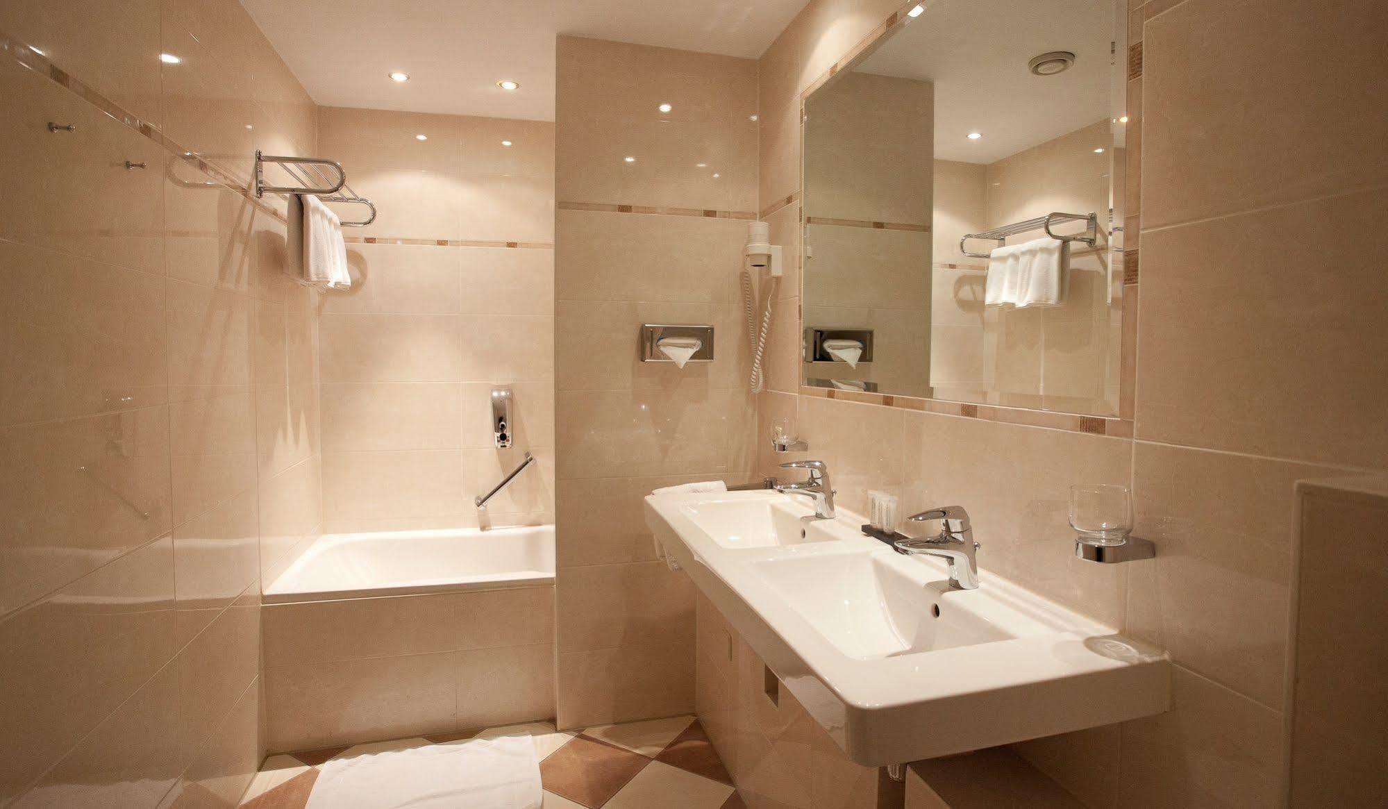 Mansion Hotel Bos & Ven Ойстервик Екстериор снимка